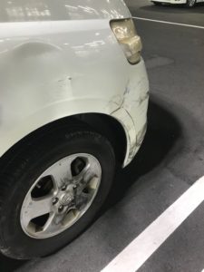 日産セレナ の衝突事故 車体 バンパーへこみ損傷 板金の修理費用